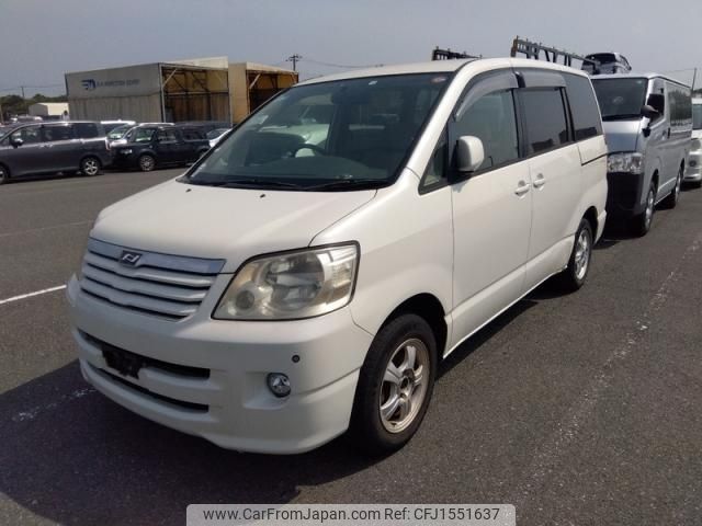 toyota noah 2004 CFJ1551637 image 1
