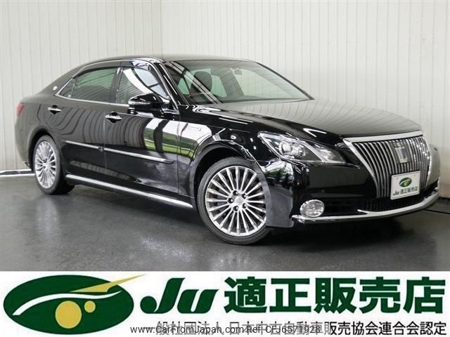 MAJESTAです 2013 Toyota Crown Majesta DAA-GWS214 - Car Price $17,539