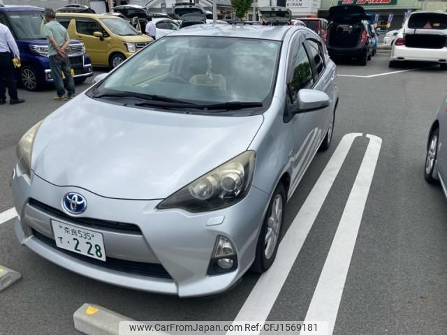 toyota aqua 2012 CFJ1569181 image 2
