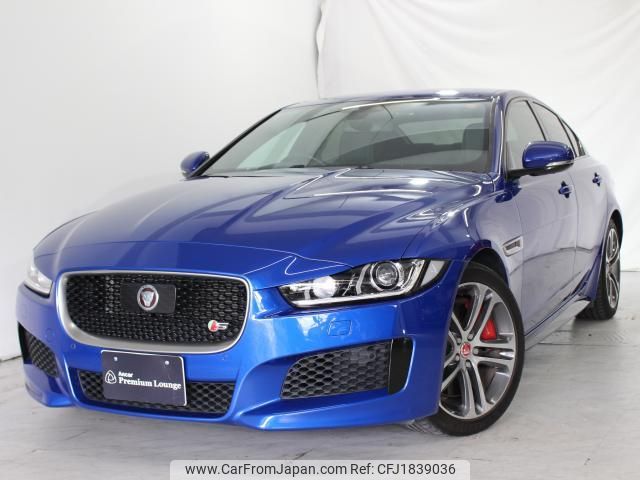 jaguar xe 2018 CFJ1839036 image 1