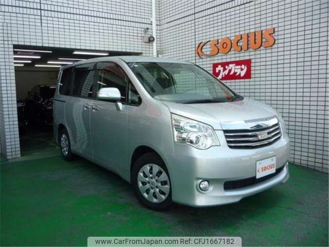 toyota noah 2012 CFJ1667182 image 1