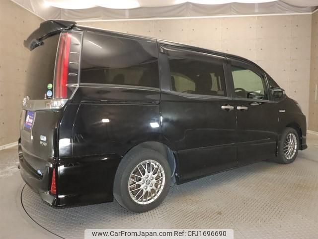 toyota noah 2017 CFJ1696690 image 2