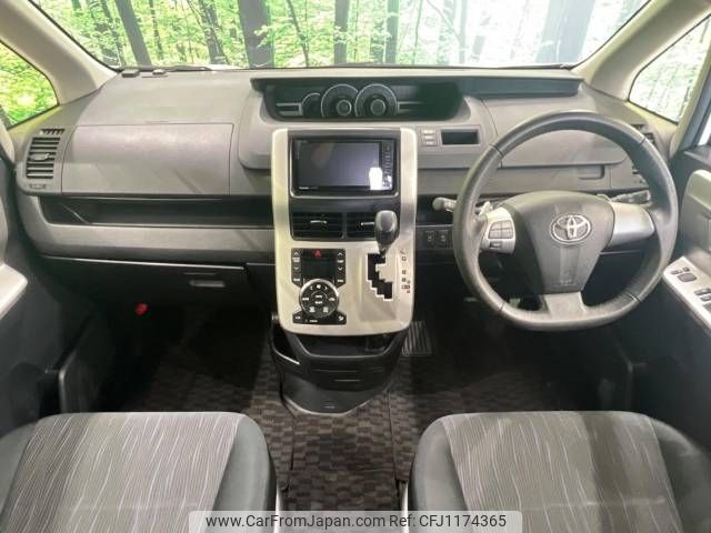toyota voxy 2012 -TOYOTA--Voxy DBA-ZRR70W--ZRR70-0533058---TOYOTA--Voxy DBA-ZRR70W--ZRR70-0533058- image 2
