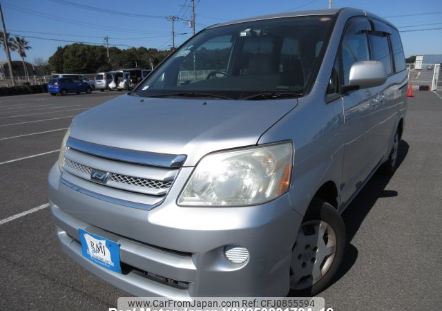 toyota noah 2005 Y2025020172A-12 image 1