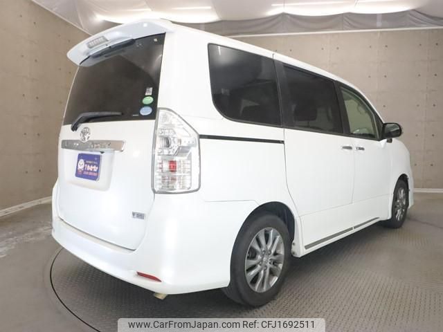 toyota voxy 2012 CFJ1692511 image 2