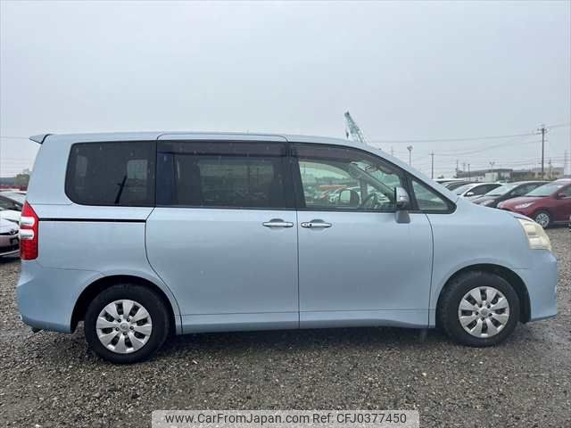 toyota noah 2011 NIKYO_KZ26774 image 1