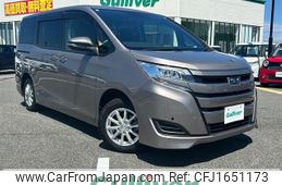 toyota noah 2018 CFJ1651173