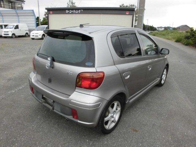 Toyota vitz 2003 год