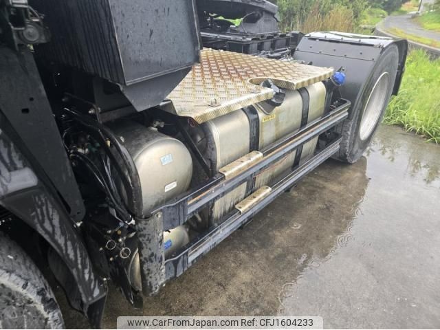 isuzu giga 2017 CFJ1604233 image 2