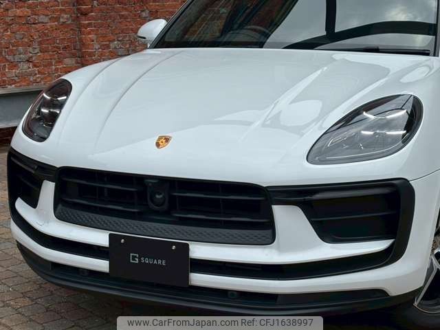 porsche macan 2023 CFJ1638997 image 2