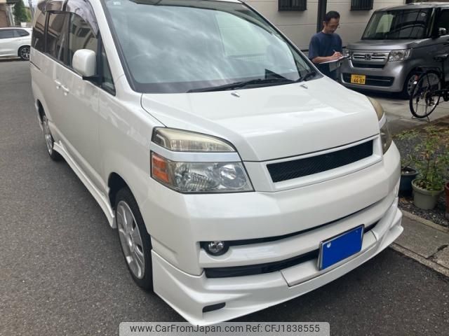 toyota voxy 2004 CFJ1838555 image 2
