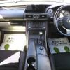 lexus is 2018 CFJ1845875 image 9