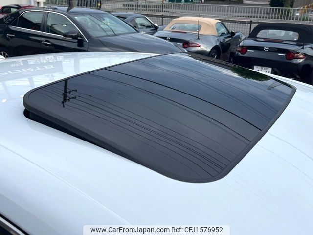 lexus is 2017 CFJ1576952 image 2