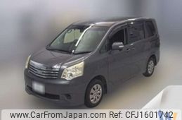 toyota noah 2013 CFJ1601742