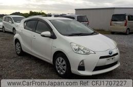 toyota aqua 2014 CFJ1707227
