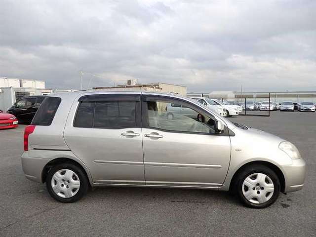 Toyota raum 2005
