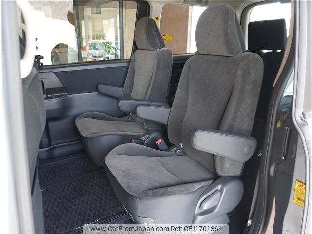toyota noah 2012 CFJ1701364 image 2