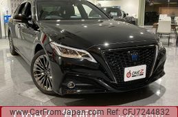 toyota-crown-hybrid-2018-35836-car_3c1c0332-39ed-447c-a1e2-d08cc54a6621