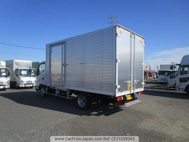 hino dutro 2024 CFJ1039065 image 2
