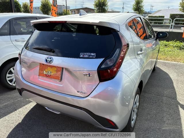 toyota aqua 2022 CFJ1732696 image 2
