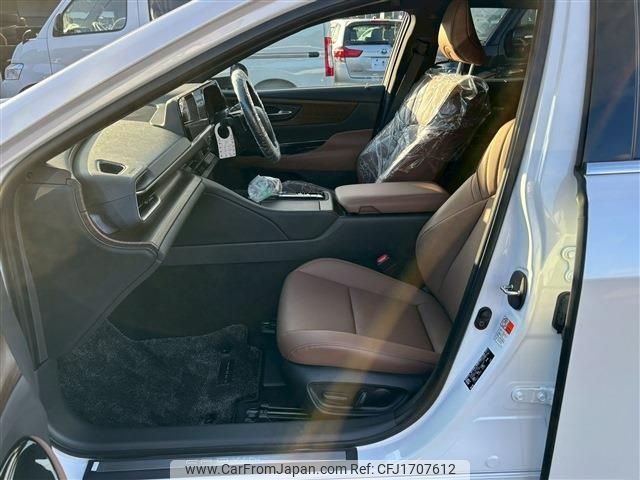 toyota crown 2024 CFJ1707612 image 2
