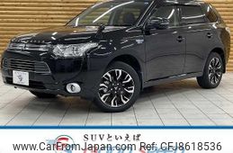 mitsubishi-outlander-phev-2013-8788-car_3c8e739e-d04a-4a2b-8ba1-e4a19c43f67a