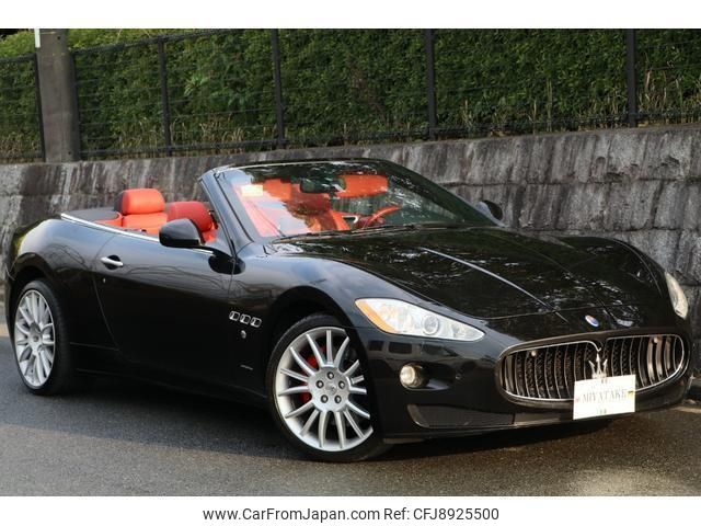 maserati grandcabrio 2010 quick_quick_MGC_ZAMKM45J000051632 image 2