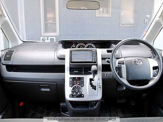 toyota voxy 2010 S12709 image 2