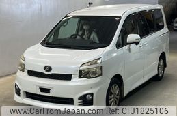 toyota voxy 2010 CFJ1825106