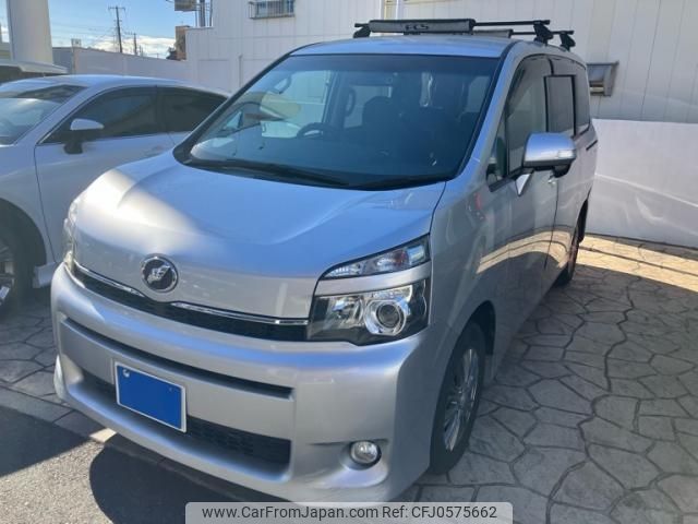 toyota voxy 2013 -TOYOTA--Voxy DBA-ZRR70G--ZRR70-0590923---TOYOTA--Voxy DBA-ZRR70G--ZRR70-0590923- image 1