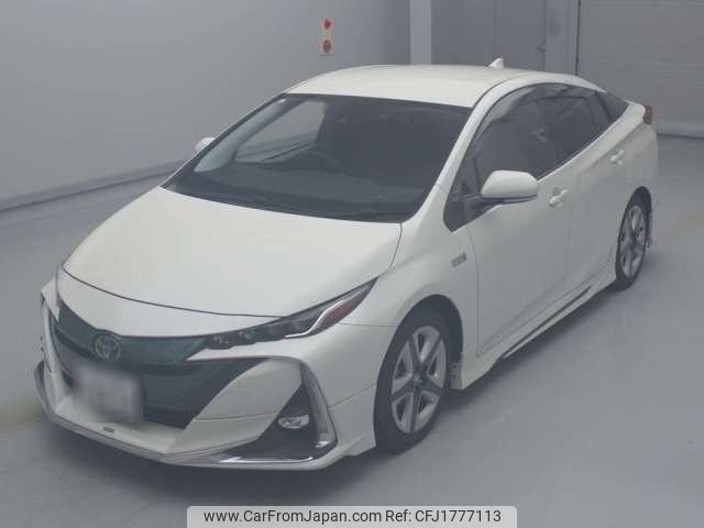 toyota prius-phv 2017 CFJ1777113 image 1