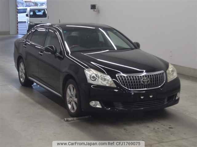 toyota crown-majesta undefined CFJ1769075 image 1