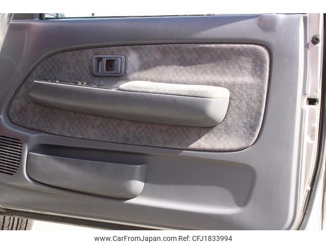 toyota hilux-sports-pick-up 2003 CFJ1833994 image 2