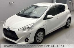 toyota aqua 2015 CFJ1861039