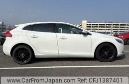 volvo v40 2014 NIKYO_KK68023
