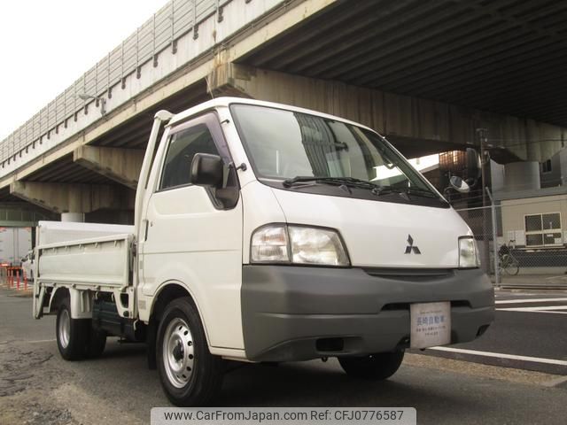 mitsubishi delica-truck 2004 GOO_NET_EXCHANGE_0706370A30250219W001 image 2