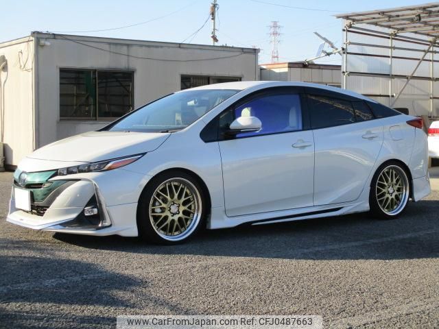 toyota prius-phv 2017 GOO_JP_700055141430241125001 image 1