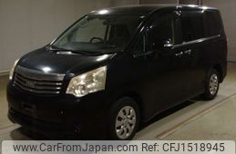 toyota noah 2013 CFJ1518945