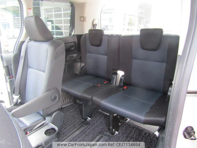 2016 Toyota Voxy ZRR80W - Car Price $13,059