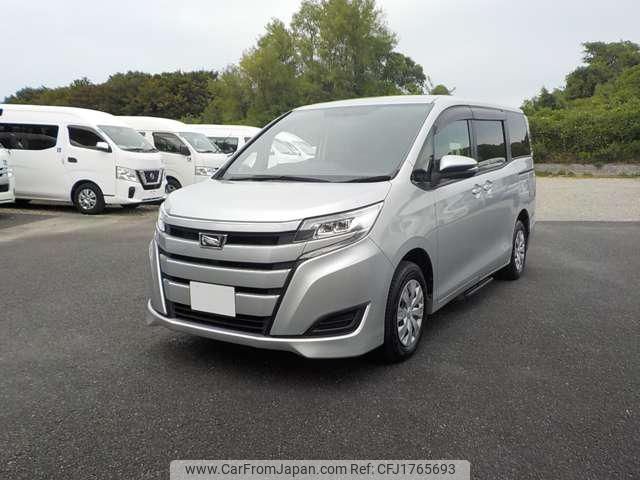 toyota noah 2018 CFJ1765693 image 2