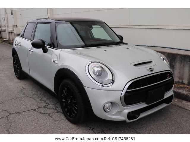 mini mini-others 2016 quick_quick_DBA-XS20_WMWXS720302C49671 image 1