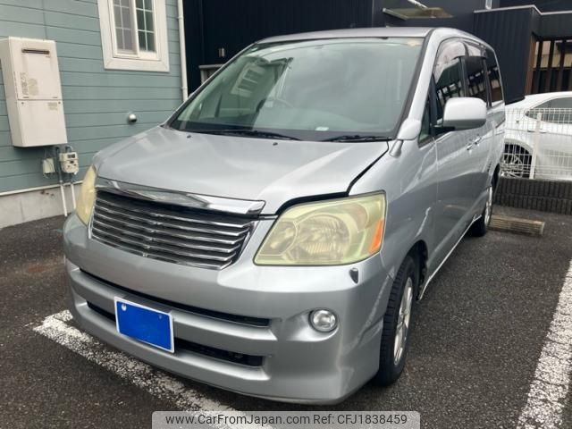 toyota noah 2006 CFJ1838459 image 1
