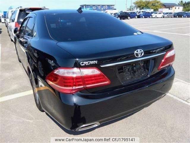 toyota crown 2011 CFJ1795141 image 2