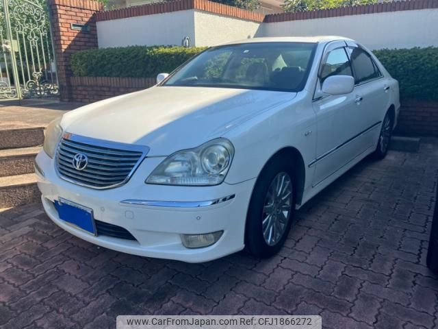 toyota crown-majesta 2004 CFJ1866272 image 1