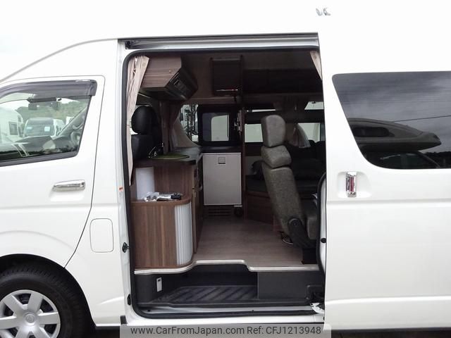 toyota hiace-van 2022 GOO_JP_700050416230250529001 image 1