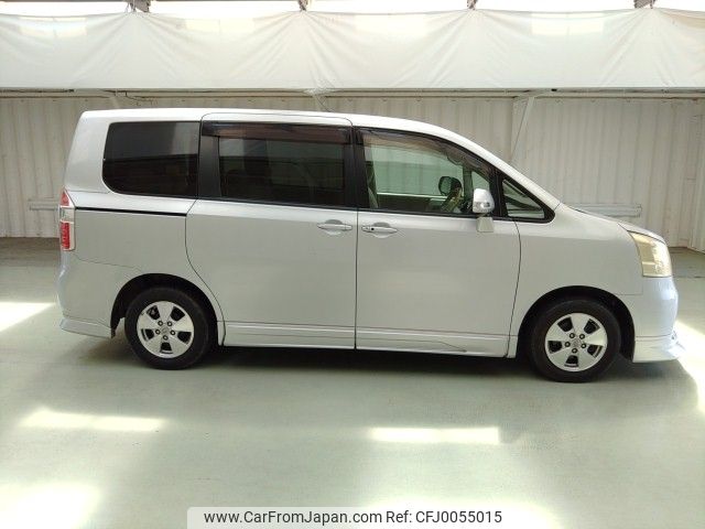 toyota noah 2007 ENHANCEAUTO_1_ea285874 image 2