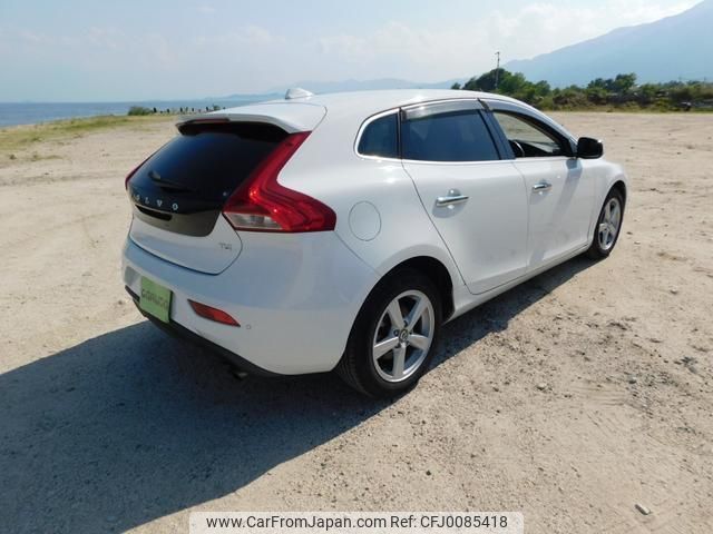 volvo v40 2013 quick_quick_MB4164T_YV1MV485BD2050342 image 2