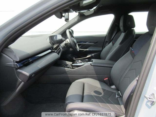 bmw 5-series 2024 CFJ1627875 image 2