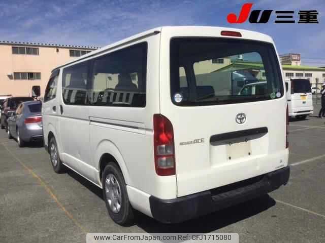 toyota regiusace-van 2011 CFJ1715080 image 2