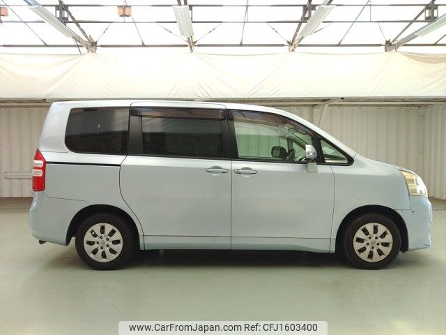 toyota noah 2010 CFJ1603400 image 2